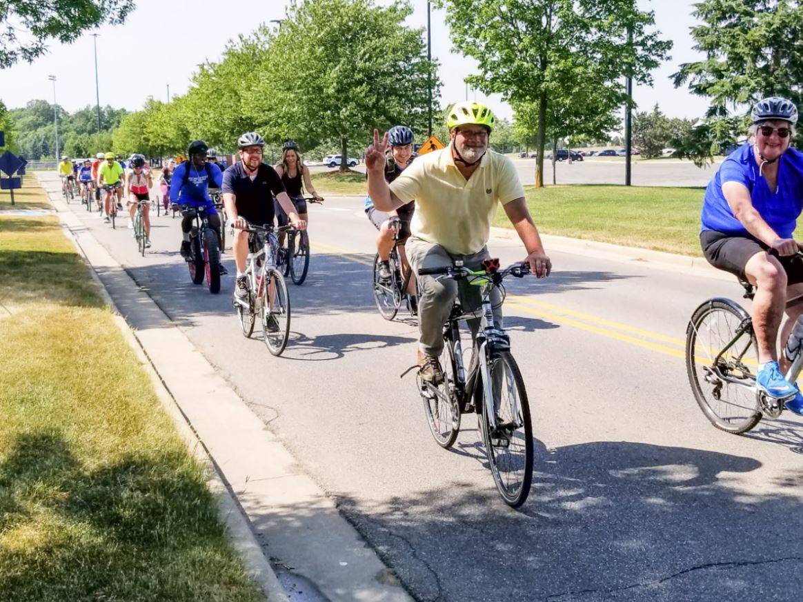Image of group biking during Active Commute Week 2017